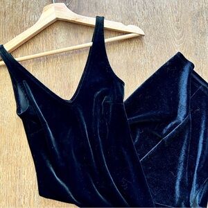 Forever 21 Black Velvet V-Neck Bodycon Dress Size S